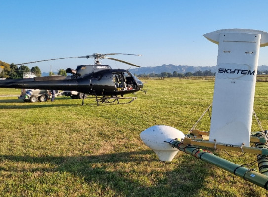 SkyTEM helicopter and loop on the ground in Tairawhiti credit Maiwenn