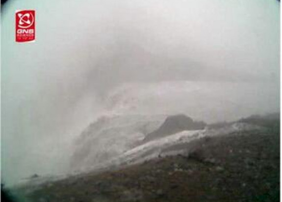 Crater Lake water pouring out through a fully formed breach in the tephra dam
