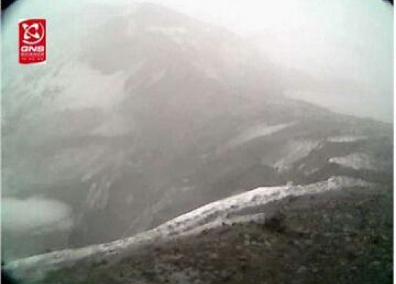 The intact tephra dam on the morning of the 18th March 2007