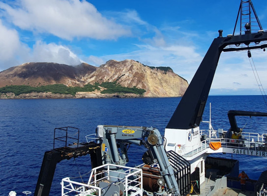 JE RV Tangaroa sails near Whakaari Is