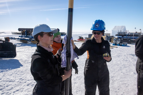 Linda Balfoort Tina van de Flierdt and Denise Kulhanek with hammer core Photo by Anthony Powell