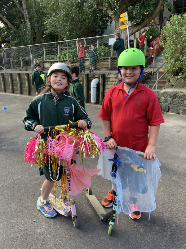 Meadowbank School glam your wheels day
