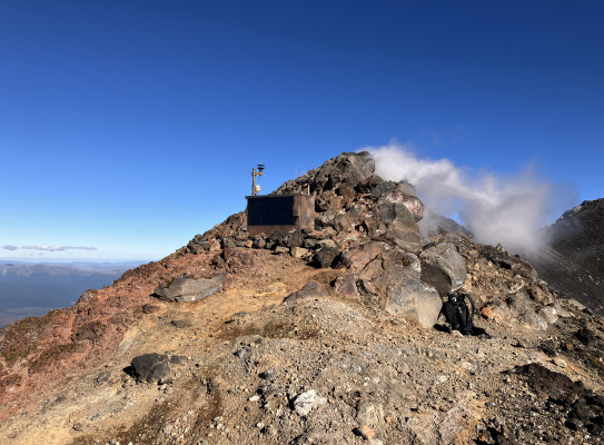 Monitoring station installed at Ngauruhoe Outer Rim fumarole
