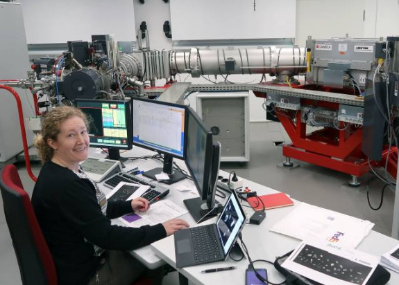 Dr Rose Turnbull  analysing zircon crystals