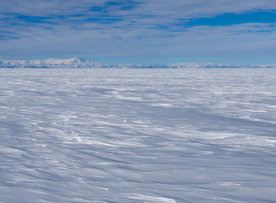 The vast Ross Ice Shelf, with the Trans Antarctic Mountains pictured behind. Credit: Hugh Chittock / Antarctica New Zealand
