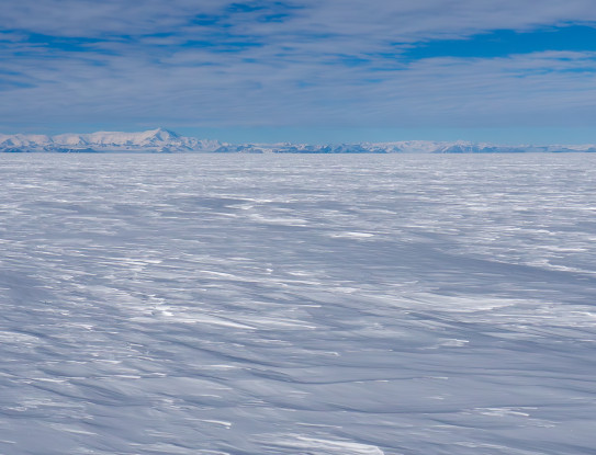 The vast Ross Ice Shelf, with the Trans Antarctic Mountains pictured behind. Credit: Hugh Chittock / Antarctica New Zealand