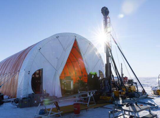 Drillers working through the night credit Ana Tovey SWAIS2C  FillWzEwMjAsNjI1XQ