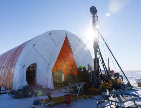 Drillers working through the night credit Ana Tovey SWAIS2C  FillWzEwMjAsNjI1XQ