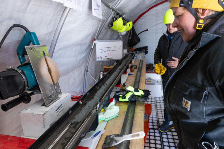 Sedimentologist Georgia Grant looks over the first core credit Ana Tovey SWAIS2C  ResizedImageWzgwMCw1MzRd