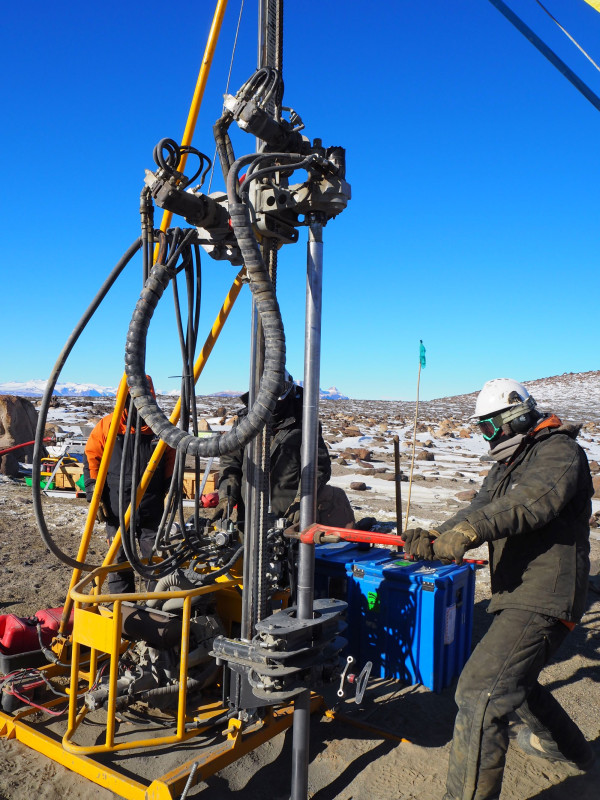 Drilling rock core Friis Hills 2016 photo Richard Levy