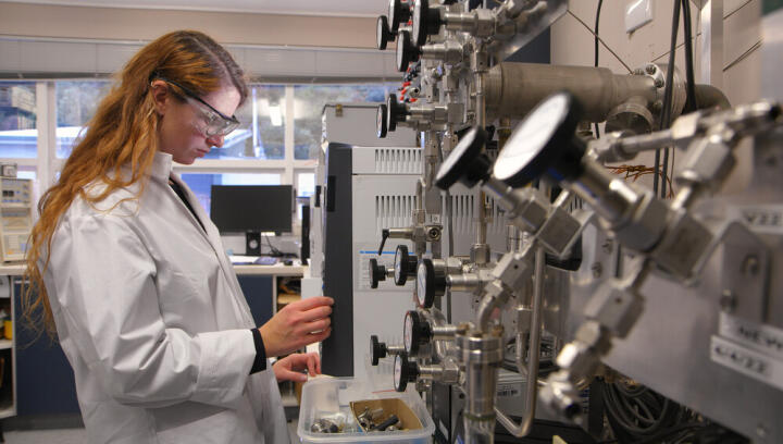 Ery in Volcanic Gas and Crustal Fluids Laboratory