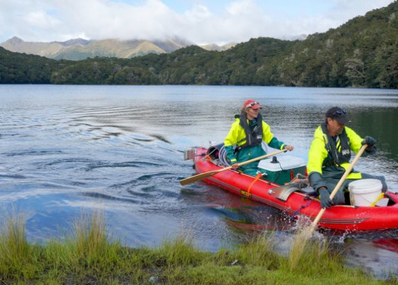 Lakes 380 Photo Susie and Dave