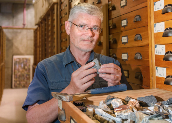 Nick Mortimer Investigation of rock samples underpins the case for the Earths 8th continent. VML202433. Photo by Margaret Low GNS Science